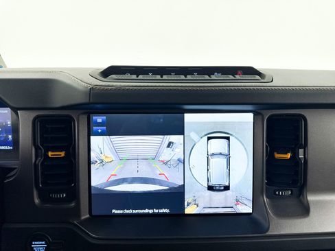 Used 2024 Ford Bronco Badlands image 10