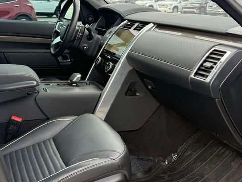 Used 2023 Land Rover Discovery Metropolitan Edition image 45