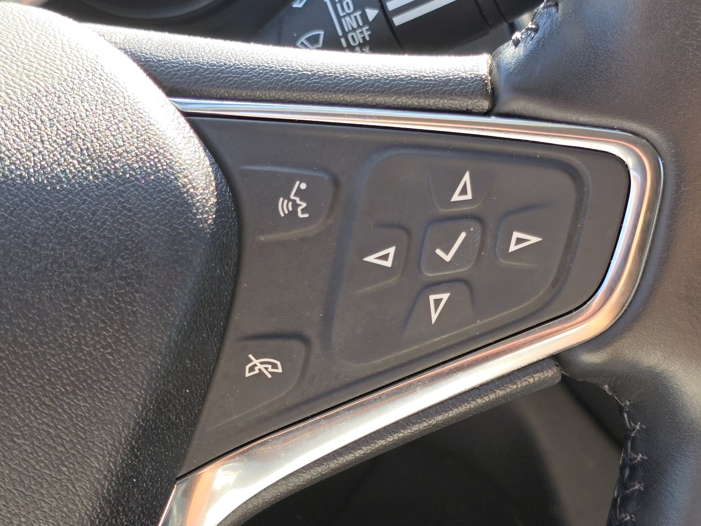 Used 2021 Chevrolet Equinox LT FWD image 12