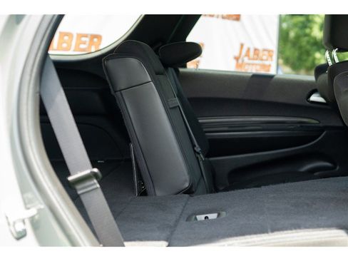 Used 2023 Dodge Durango SXT AWD/4WD image 3
