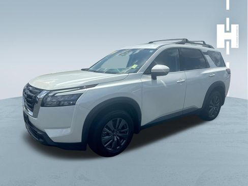 Used 2023 Nissan Pathfinder SV AWD/4WD image 3