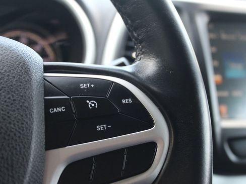 Used 2018 Jeep Cherokee Trailhawk image 27