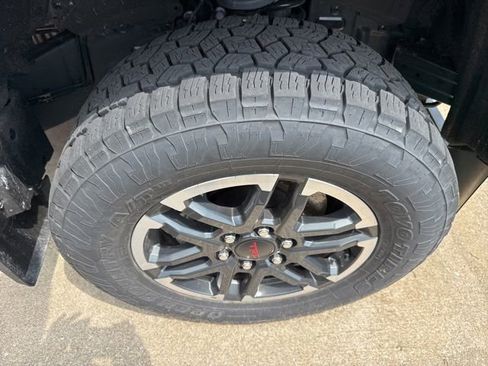 Used 2025 Toyota Tacoma TRD Sport AWD/4WD image 11