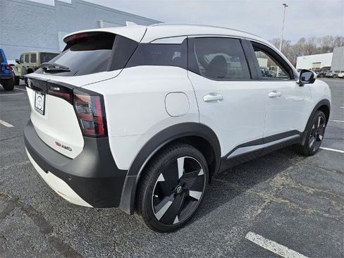 Certified 2025 Nissan Kicks SR image 6