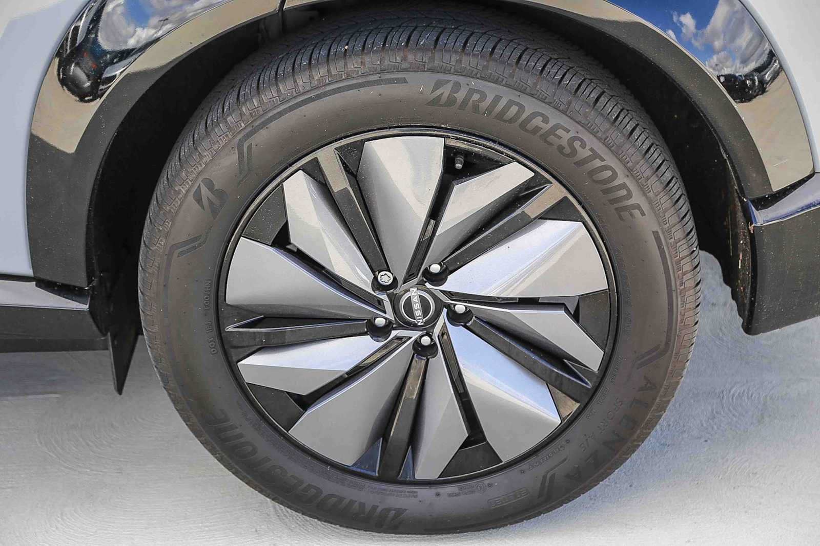 Used 2024 Nissan Ariya AWD image 10