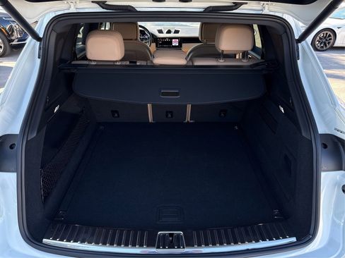 Used 2022 Porsche Cayenne image 11