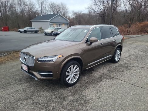 Used 2016 Volvo XC90 T8 Inscription w/ Vision Package image 3