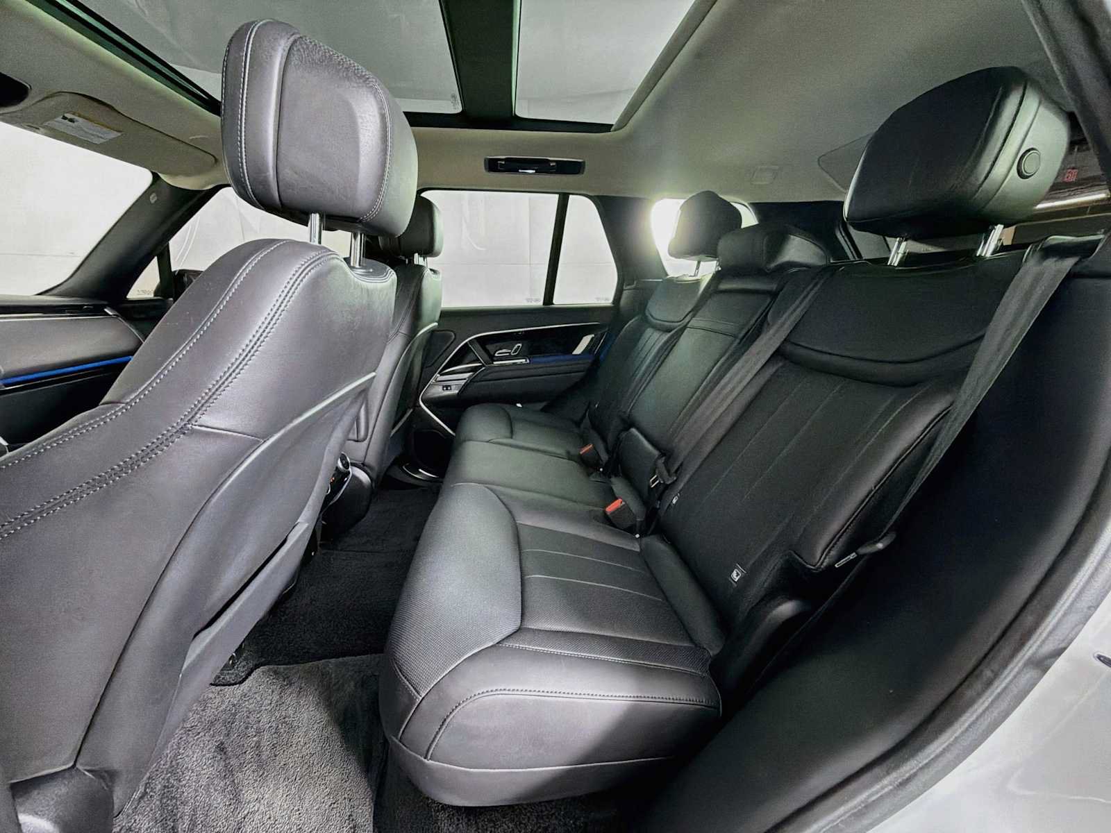 Used 2025 Land Rover Range Rover SE AWD/4WD image 20