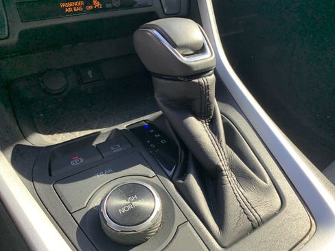 Used 2022 Toyota RAV4 XLE Premium image 26