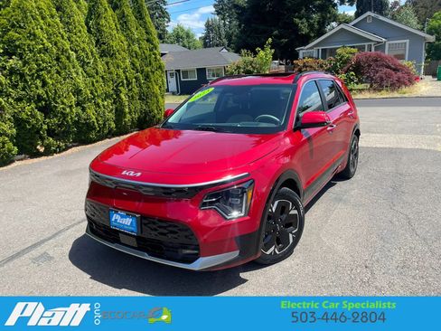 Used 2023 Kia Niro Wave w/ Wave Preserve Package FWD image 2