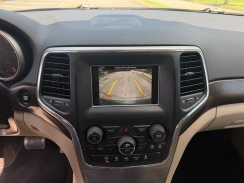 Used 2018 Jeep Grand Cherokee Laredo AWD/4WD image 14