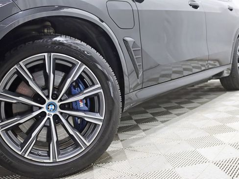 Used 2025 BMW X5 xDrive50e w/ M Sport Package image 4