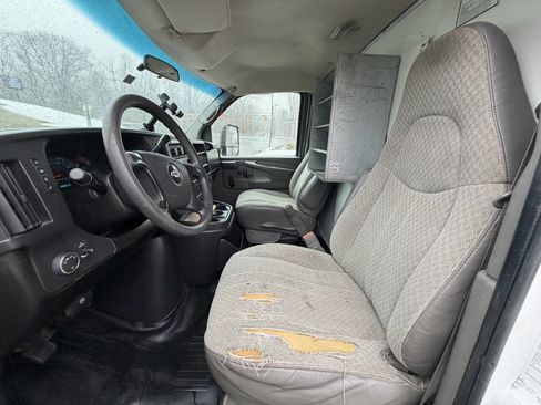 Used 2009 Chevrolet Express 2500 image 14