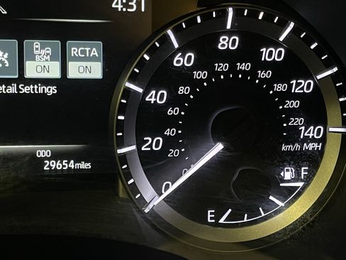 Used 2023 Toyota Highlander XLE AWD/4WD image 21