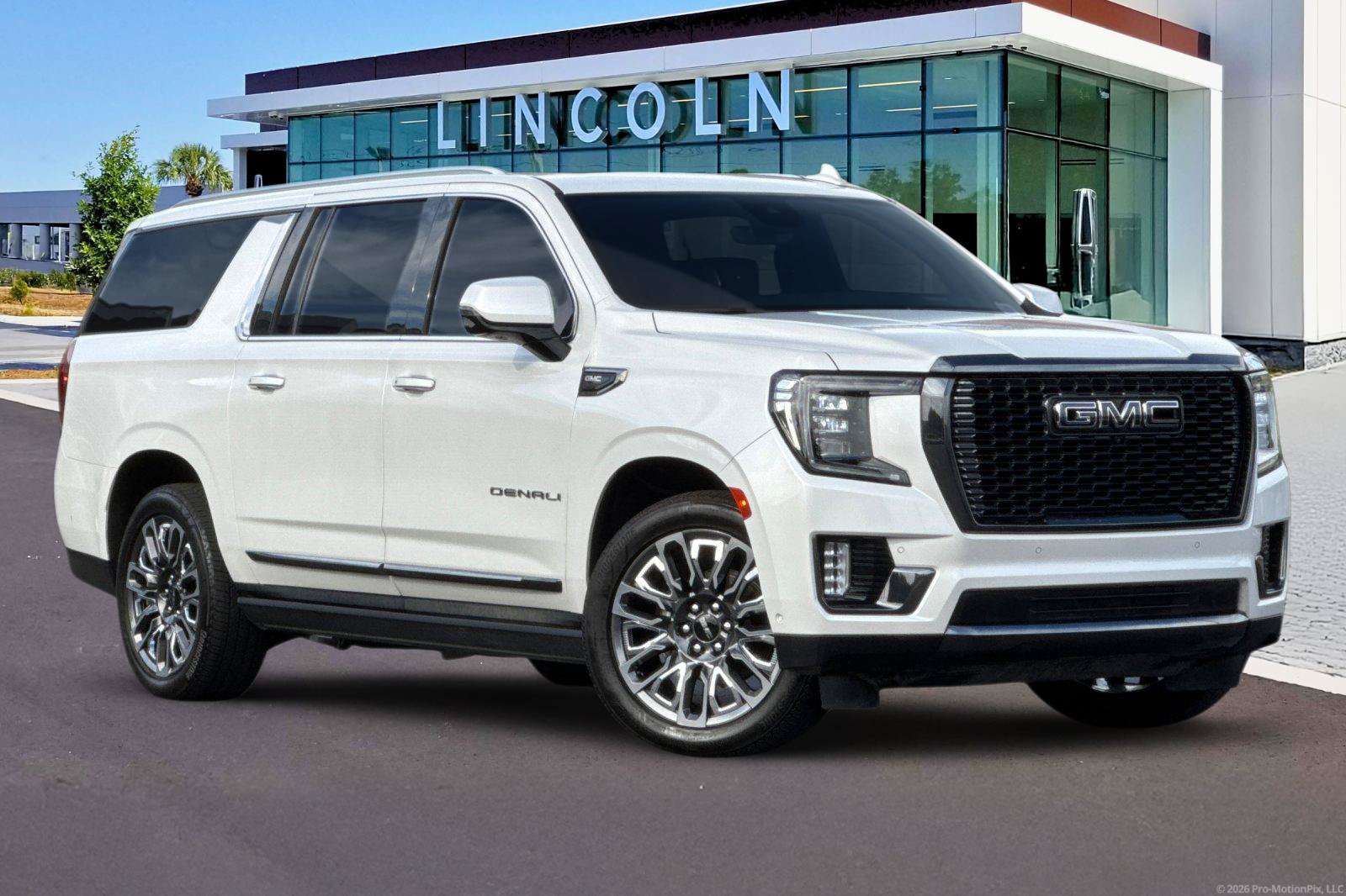 Used 2023 GMC Yukon XL Denali Ultimate AWD/4WD image 2