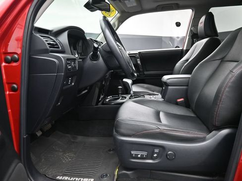 Used 2021 Toyota 4Runner TRD Off-Road Premium w/ Moonroof Package AWD/4WD image 16