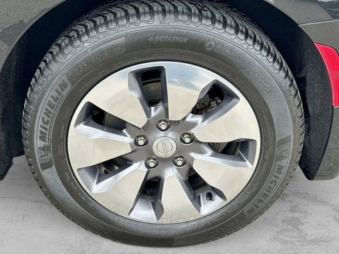 Used 2018 Chrysler Pacifica Limited w/ Advanced Safetytec Group FWD image 17