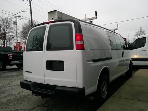 Used 2017 Chevrolet Express 2500 image 5