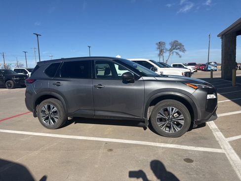 Used 2021 Nissan Rogue SV image 4