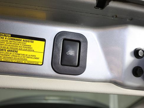 Used 2011 Toyota Sienna XLE FWD image 18