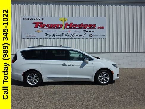 Used 2020 Chrysler Pacifica Limited FWD image 1