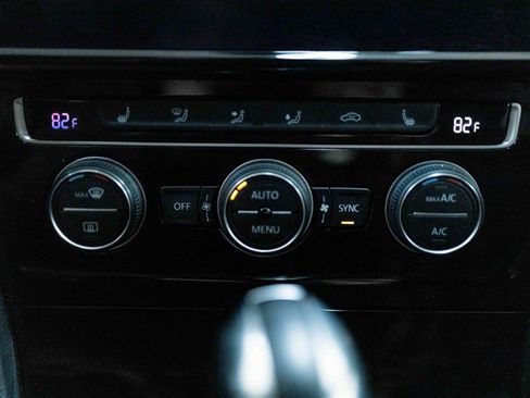 Used 2018 Volkswagen Golf R 4-Door image 68