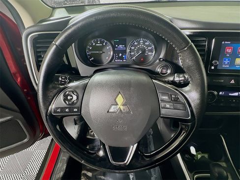 Used 2018 Mitsubishi Outlander SE image 11