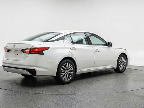 Used 2025 Nissan Altima 2.5 SV image 7