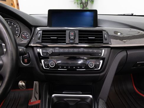 Used 2015 BMW M4 Convertible image 18