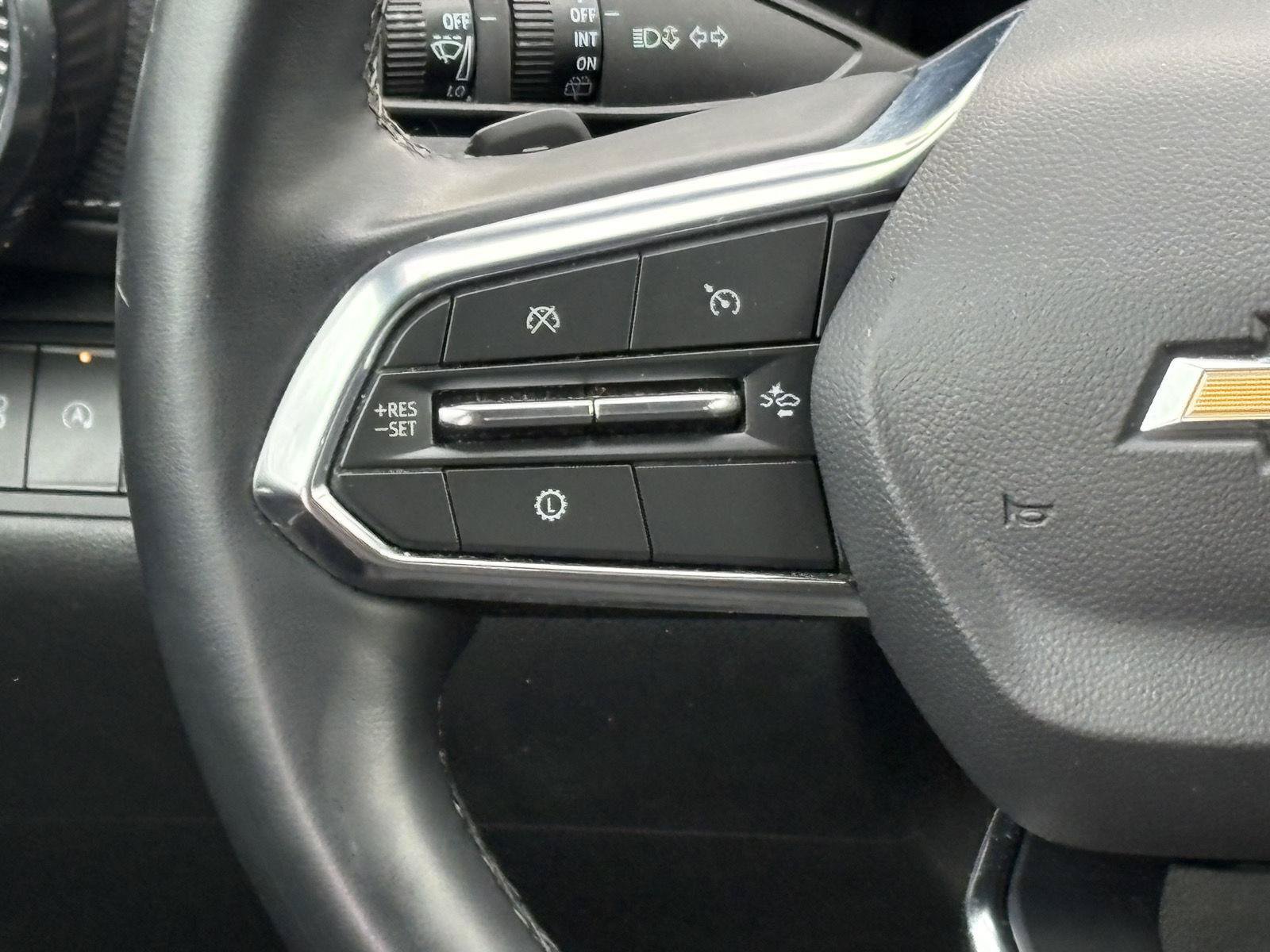 Used 2025 Chevrolet Equinox LT AWD/4WD image 12