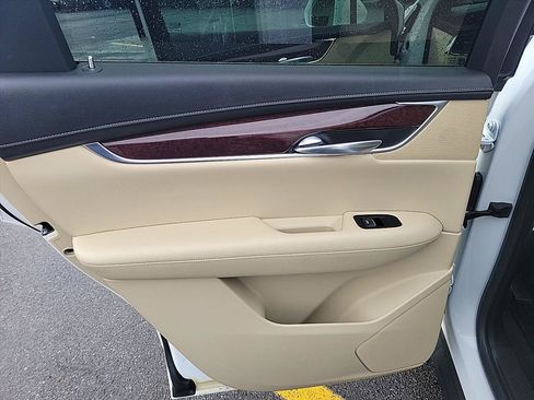 Used 2017 Cadillac XT5 Luxury w/ Driver Awareness Package AWD/4WD image 23