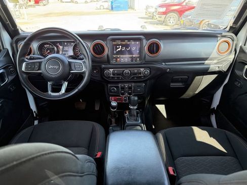 Used 2023 Jeep Gladiator Mojave AWD/4WD image 18
