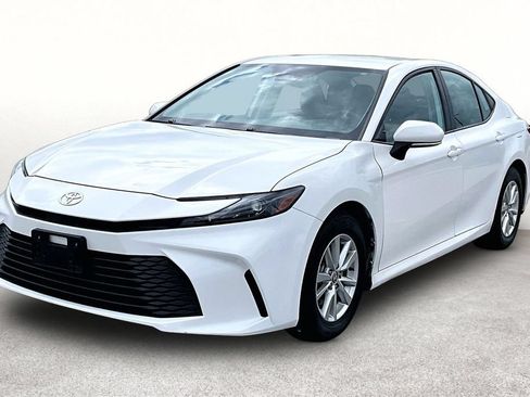 Used 2025 Toyota Camry SE FWD image 14