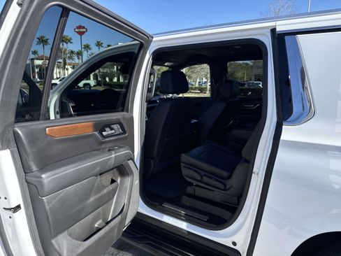 Used 2025 GMC Yukon XL Denali image 13