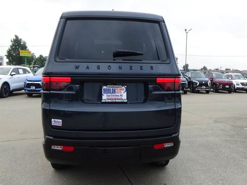 Certified 2024 Jeep Wagoneer Series II AWD/4WD image 7