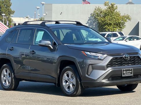Used 2025 Toyota RAV4 XLE FWD image 5