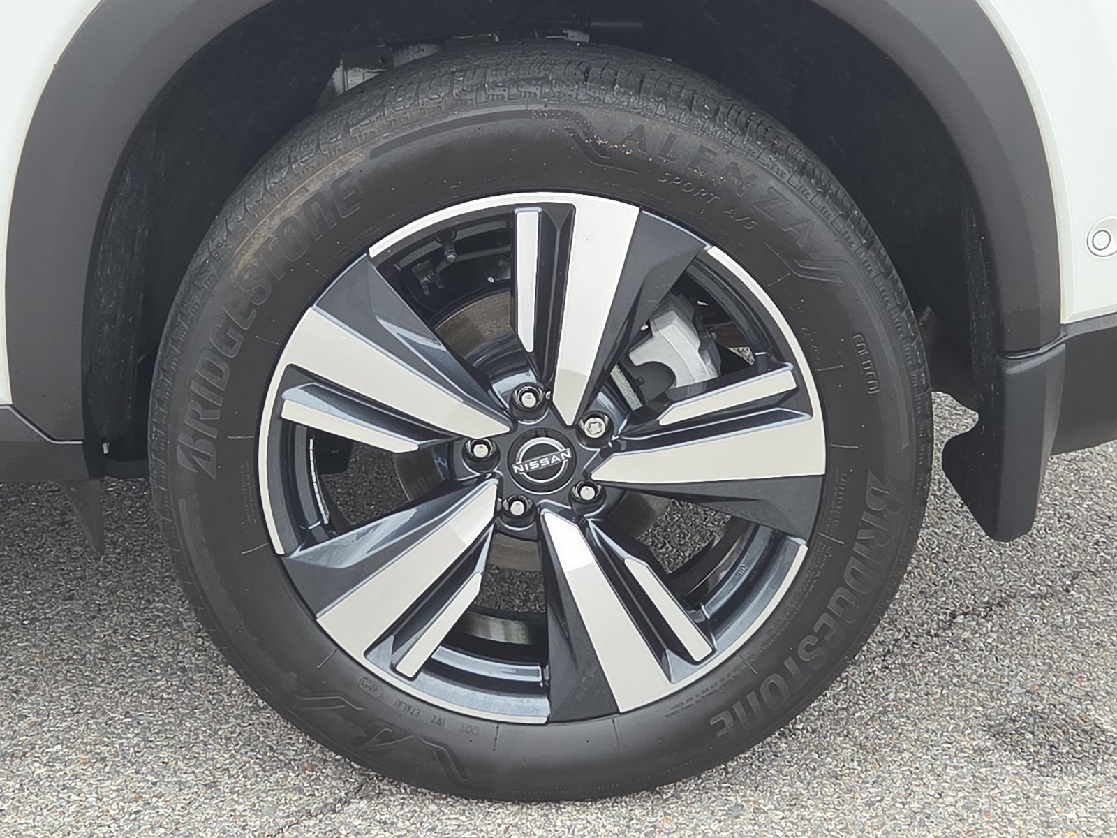 Used 2024 Nissan Rogue SL w/ SL Premium Package AWD/4WD image 8