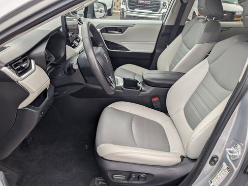 Used 2023 Toyota RAV4 XLE Premium image 25
