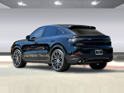 Used 2024 Porsche Cayenne S AWD/4WD image 3