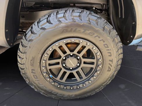 Used 2019 Toyota Tacoma TRD Off-Road AWD/4WD image 34