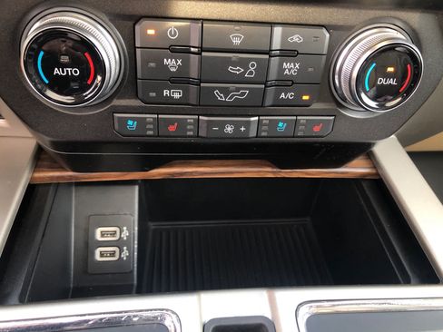 Used 2020 Ford F150 Lariat w/ Equipment Group 502A Luxury AWD/4WD image 17