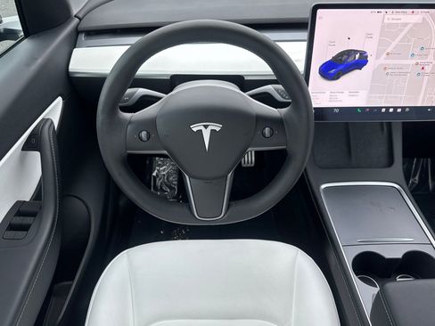 Used 2022 Tesla Model Y Performance AWD/4WD image 17