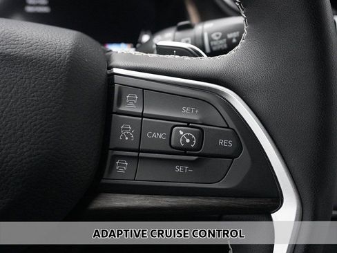 Used 2025 Jeep Grand Cherokee Limited AWD/4WD image 5
