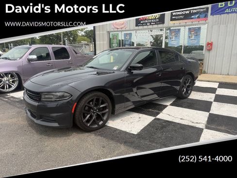 Used 2019 Dodge Charger SXT w/ Blacktop Package RWD image 1