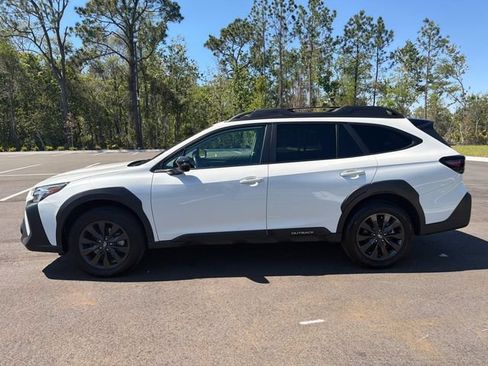Used 2025 Subaru Outback Onyx Edition AWD/4WD image 2