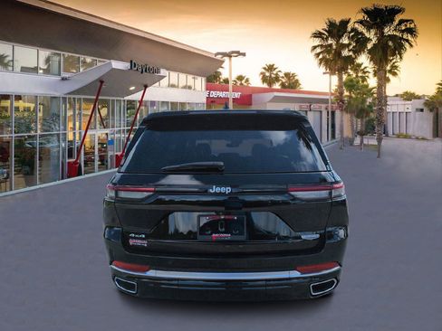 Certified 2025 Jeep Grand Cherokee Summit AWD/4WD image 4