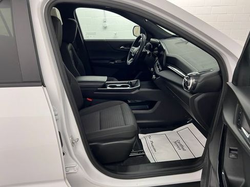 Used 2025 Chevrolet Equinox LT image 39