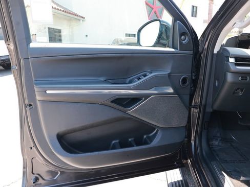 Used 2025 Lincoln Navigator Reserve AWD/4WD image 17
