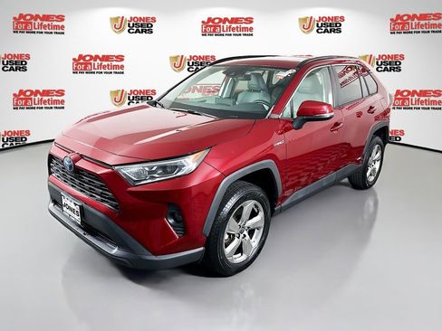 Certified 2021 Toyota RAV4 XLE Premium AWD/4WD image 14