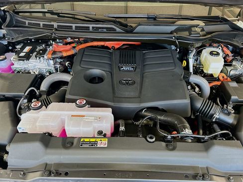 New 2026 Toyota Tundra Limited AWD/4WD image 8